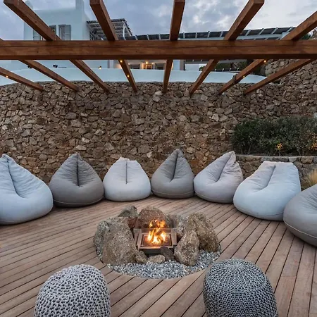Villa Stunning Surrounded By Lush Greenery *