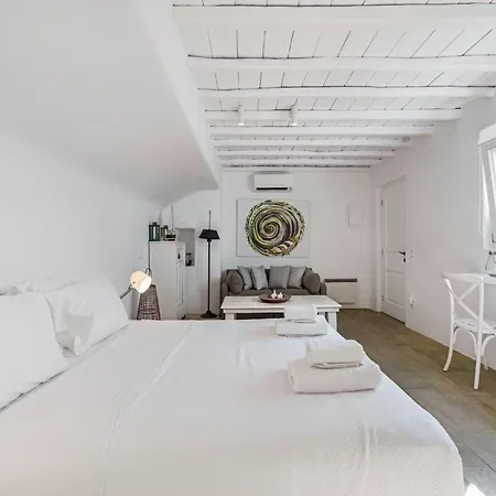 Villa Stunning Surrounded By Lush Greenery